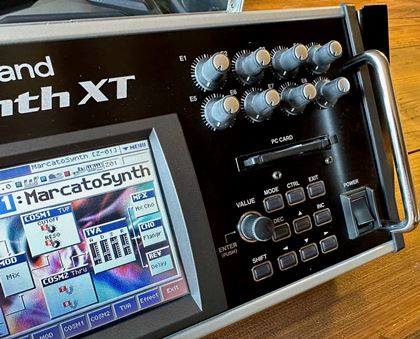 Roland-V-Synth / XT